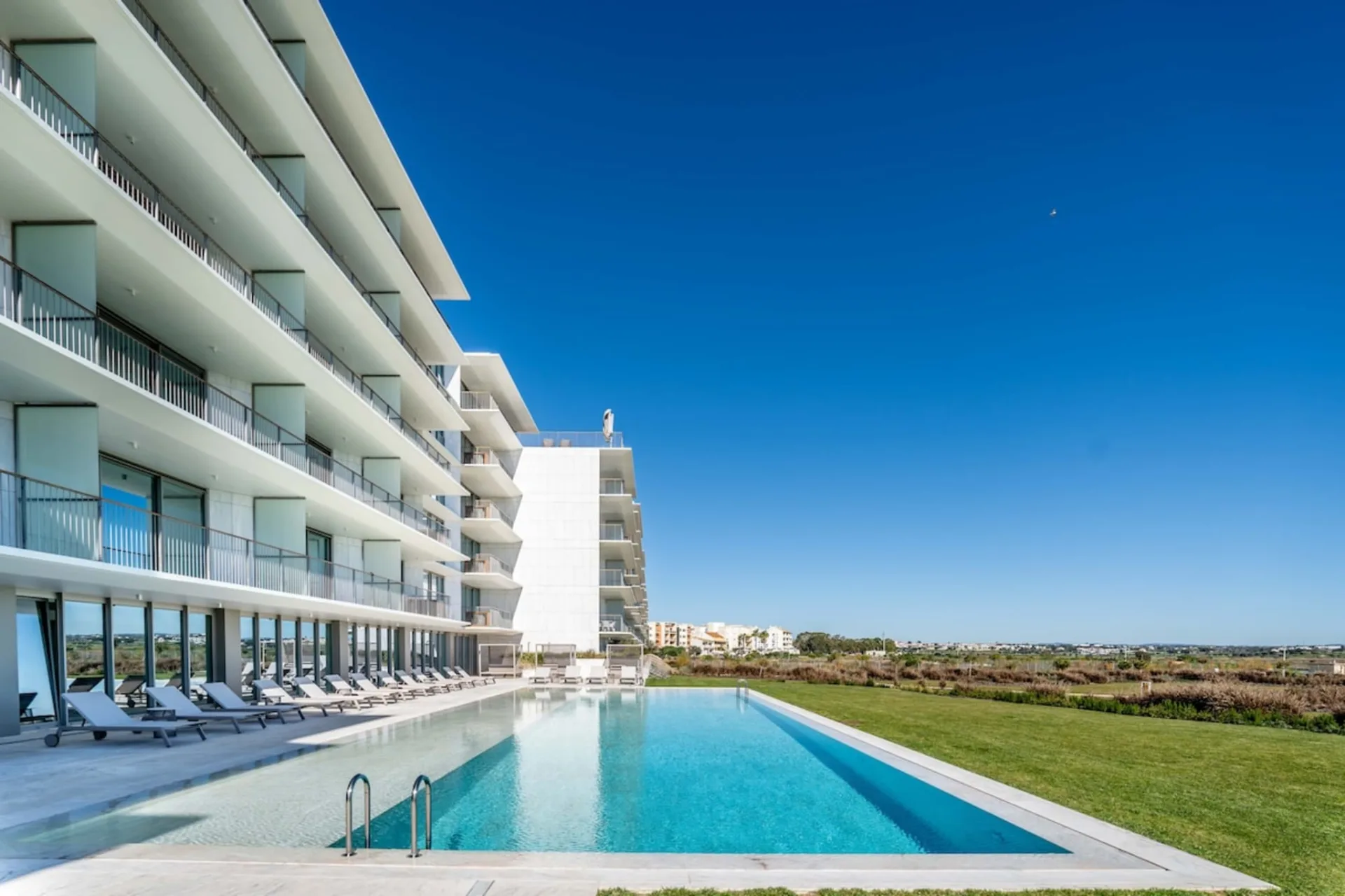 Simili Bayline – Luxury Beachfront & Spa, fotografia 1 de 38