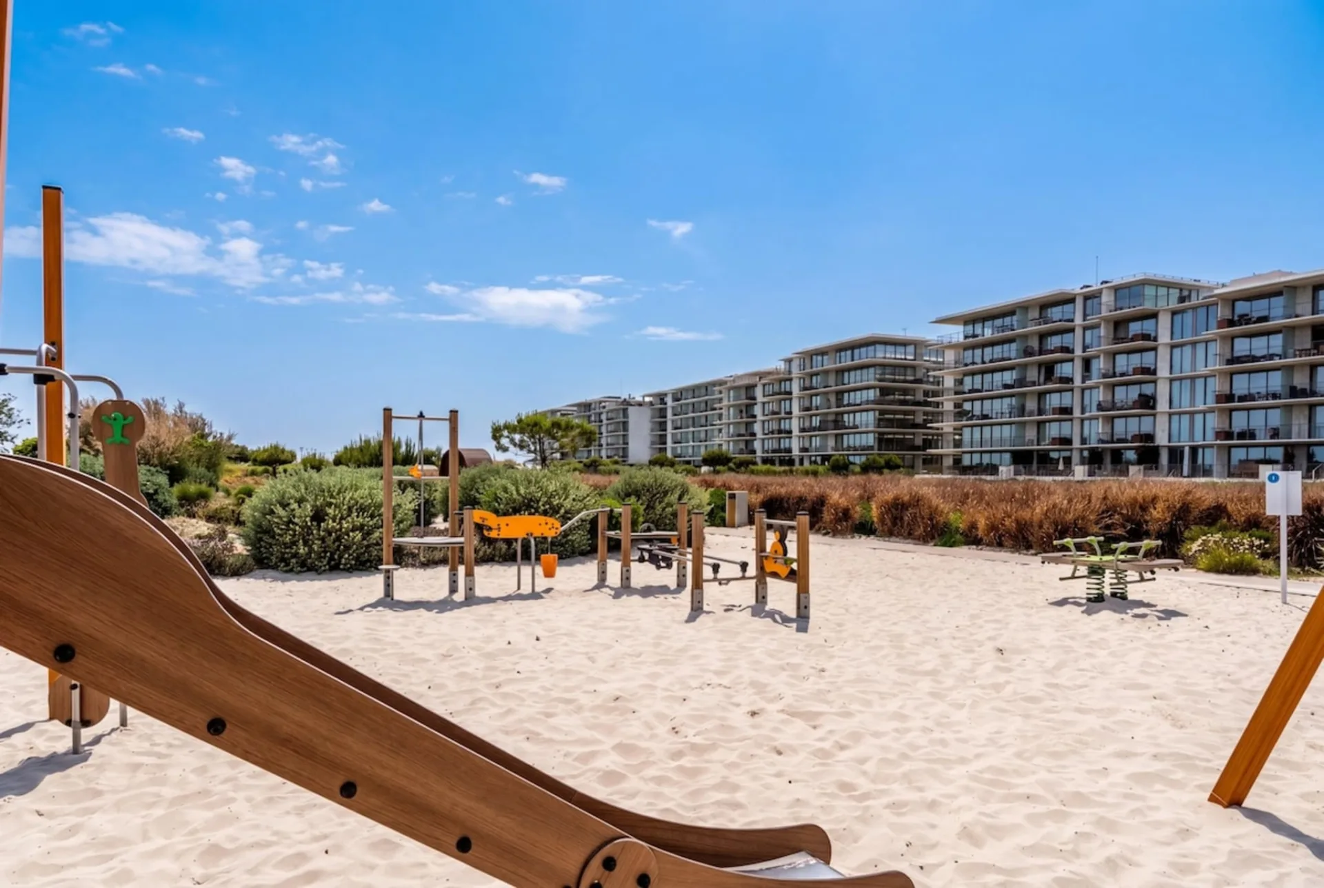 Simili Bayline – Luxury Beachfront & Spa, fotografia 10 de 38