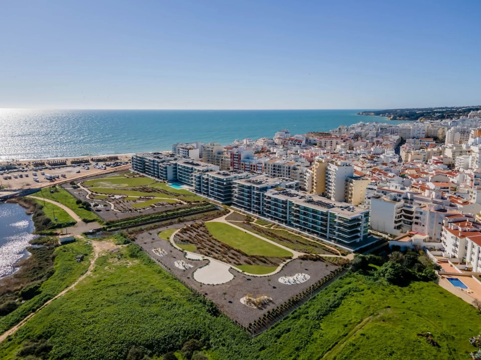 Simili Bayline – Luxury Beachfront & Spa, fotografia 21 de 38