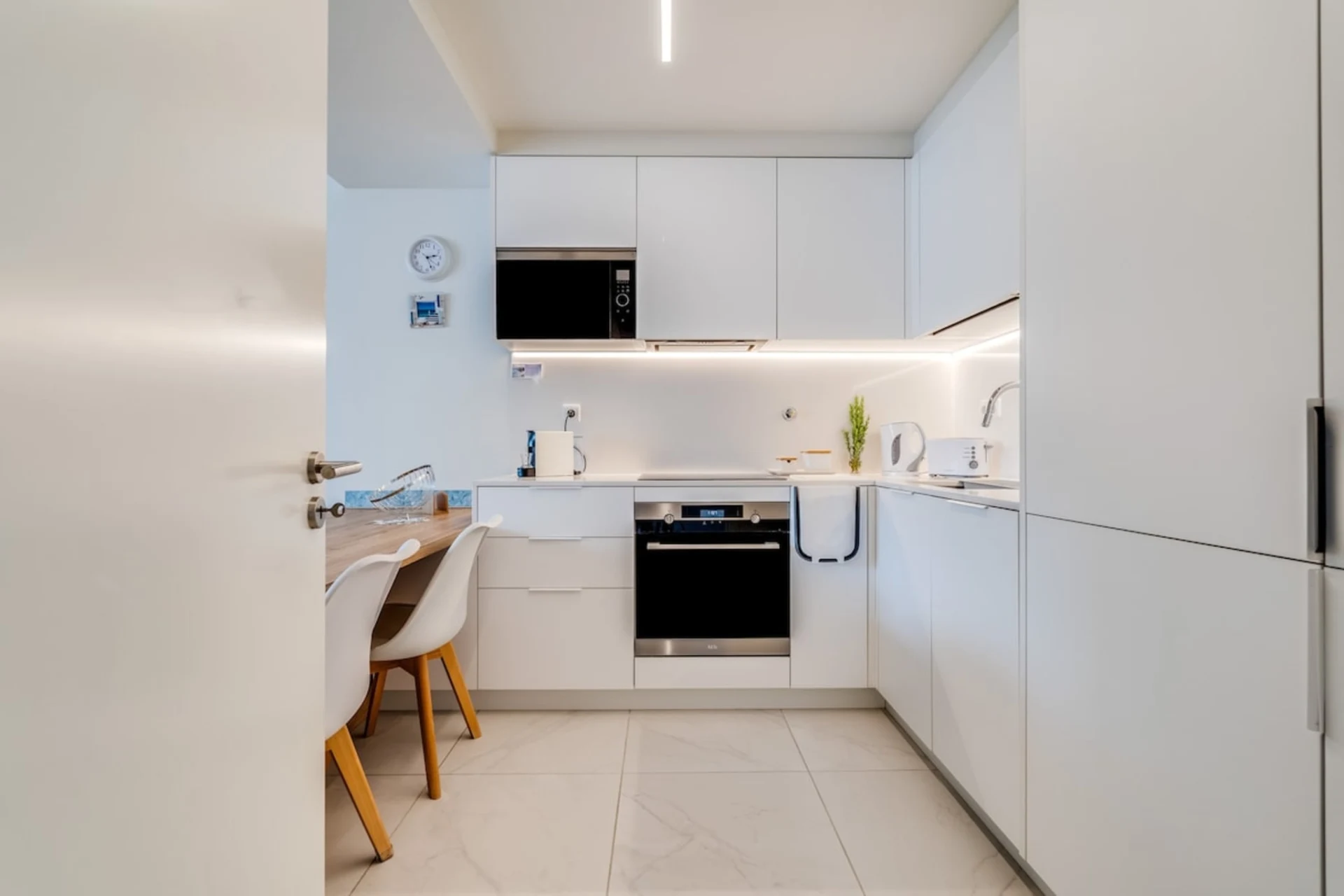 Simili Bayline – Luxury Beachfront & Spa, fotografia 23 de 38